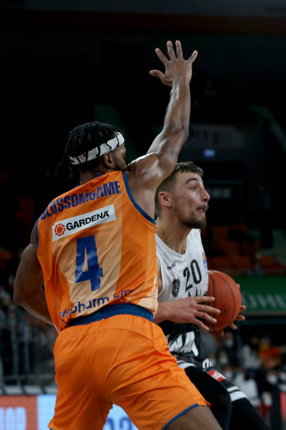 高诗岩的领 高诗岩的领