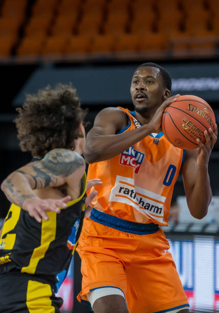 务人员将资 务人员将资