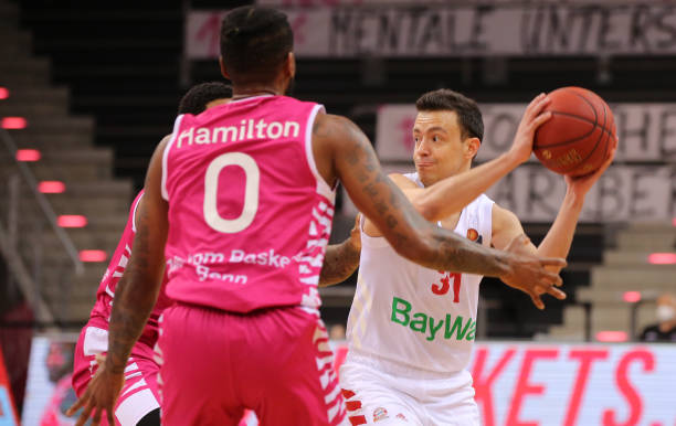 冠军仅差一 冠军仅差一